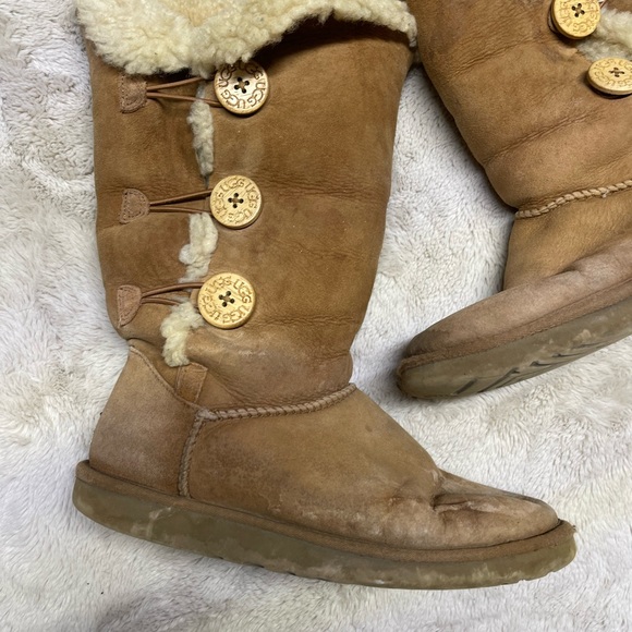 UGG Boots Triple Button Chestnut - Picture 3 of 7